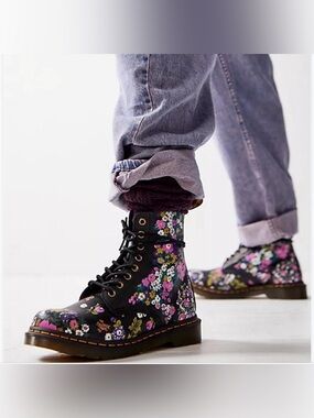 Dr. Martens 1460 Pascal Vintage Floral Backhand Leather Boots Women’s Size 7